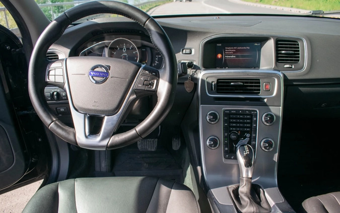 Volvo S60 cena 82900 przebieg: 43000, rok produkcji 2018 z Poznań małe 121